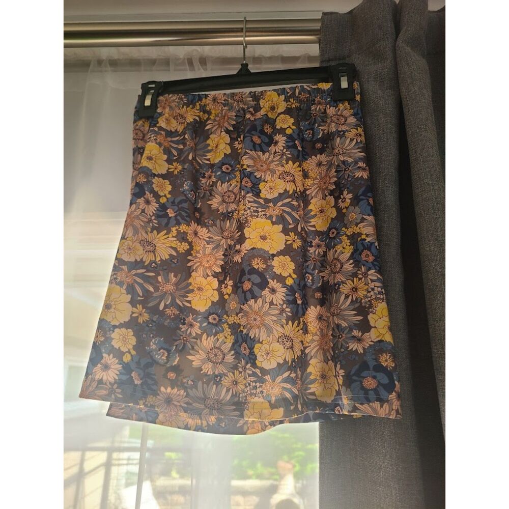 Stretchy Floral Skirt Small